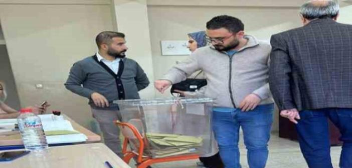 Siirt’te vatandaşlar oy kullanmaya başladı