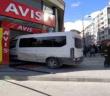Otomobille minibüs çarpıştı: 7 yaralı