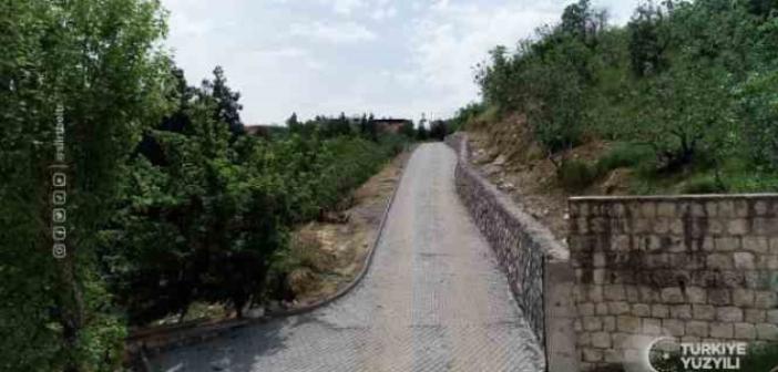 Siirt Belediyesi, mezarlığa giden yol çalışmalarını tamamladı