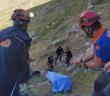 Kayalıklardan düşüp mahsur kalan şahıs AFAD ekiplerce kurtarıldı