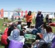 Van Büyükşehir Belediyesi depremzede aileleri Van Gölü kıyısında ağırladı
