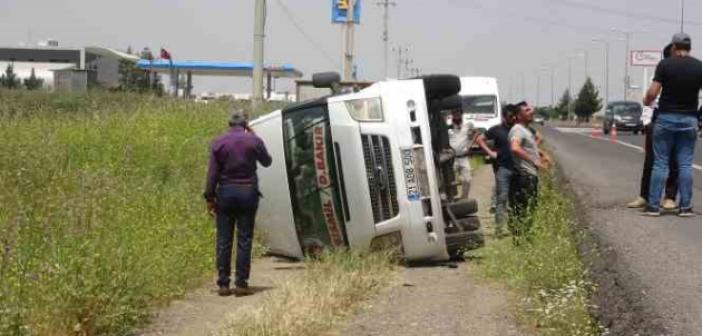 Diyarbakır’da minibüs şarampole yuvarlandı: 7 yaralı