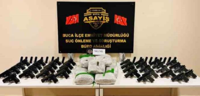 İzmir’de silah kaçakçılarının evinde 13 kilo uyuşturucu ele geçirildi