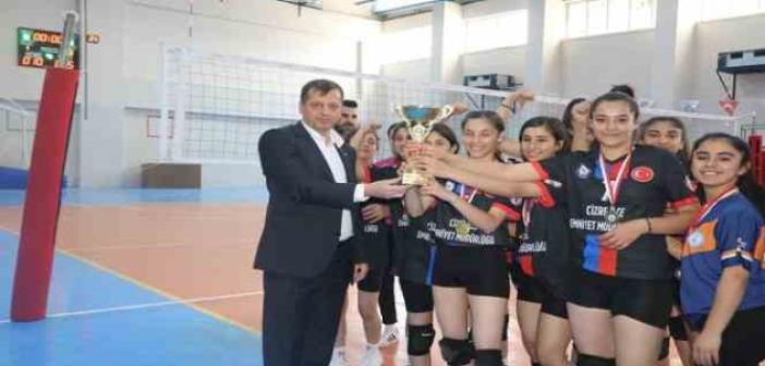 Cizre’de liseler arası kadın voleybol turnuvası final maçı ile sona erdi