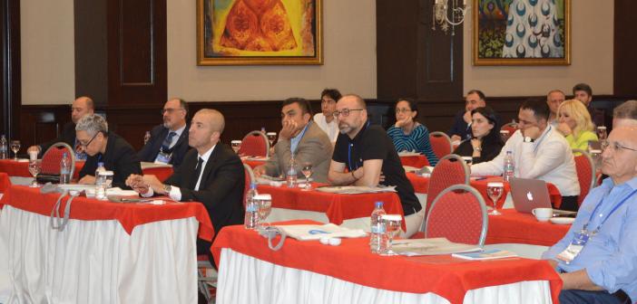 Mardin'de Damar Cerrahisinde Gri Alanlar Toplantısı düzenlendi