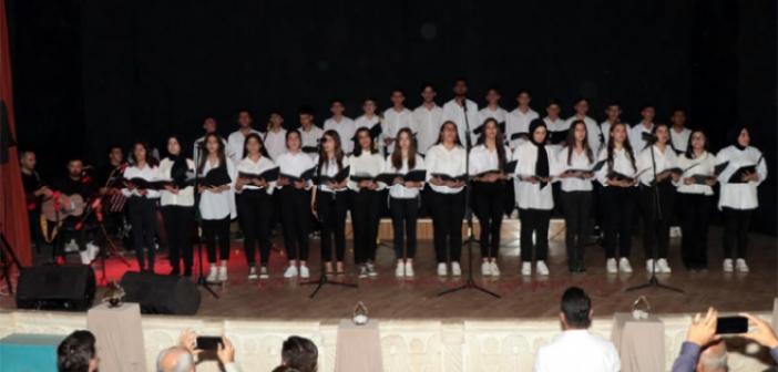 Nizamettinoğlu Lisesinden şiir ve müzik dinletisi