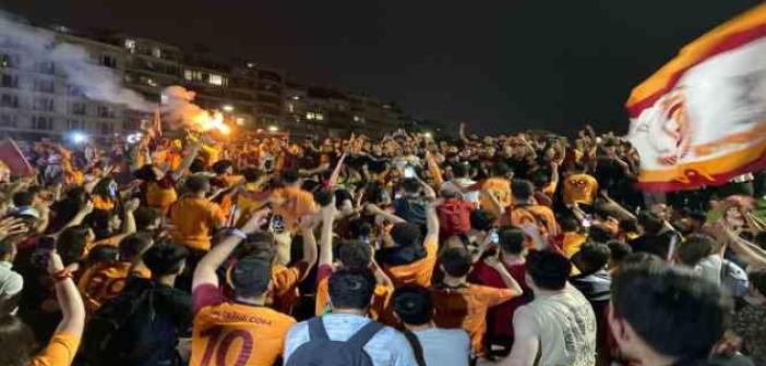 İzmir’de Galatasaray’ın şampiyonluğu coşkuyla kutlandı