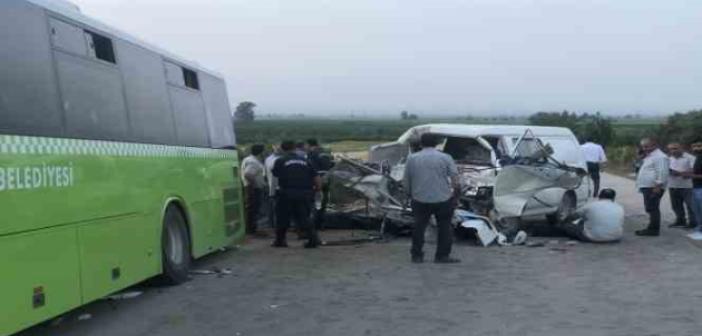 Adana’da belediye otobüs ile panelvan araç çarpıştı: 2 ölü, 10 yaralı