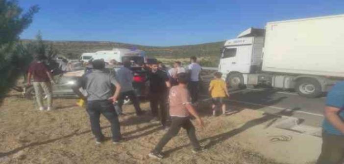 Diyarbakır’da otomobil takla attı: 1’i bebek 3 yaralı