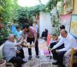 Evlerinin önünü Cennetten bir bahçeye çevirdiler