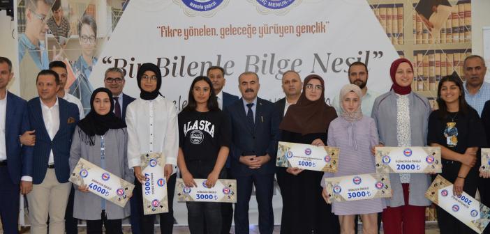 Mardin’de ‘Bir Bilenle Bilge Nesil’ yarışmasında dereceye giren öğrenciler ödüllendirildi