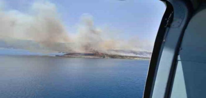 İzmir’de makilik alanda yangına havadan ve karadan müdahale