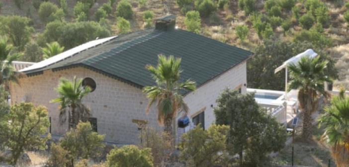 Kimileri susuzluktan kırılırken, kimi de villa havuzlarını kaçak suyla dolduruyor!