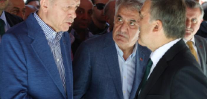 Cumhurbaşkanı Erdoğan ve Abdullah Gül cenazede bir araya geldi