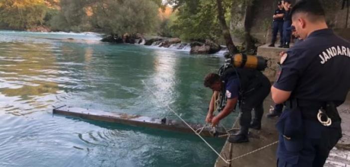 Genç kadın, serinlemek için girdiği suda kayboldu