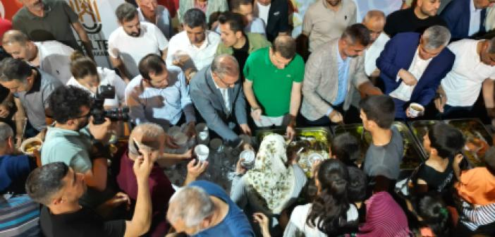 Kızıltepe’de vatandaşlara aşure ikram edildi