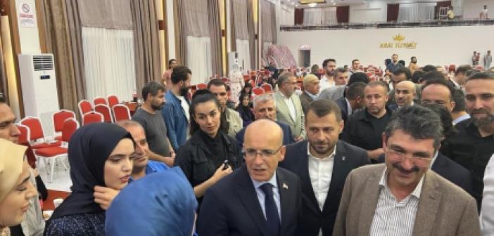 Bakan Mehmet Şimşek, Mardin’de düğüne katıldı