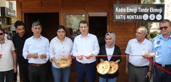 Tandır ekmeğinin ilk satış noktası Cumhuriyet Meydanı’nda açıldı