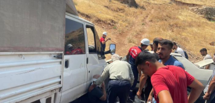 Araçlar kafa kafaya çarpıştı: 2’si ağır 5 yaralı