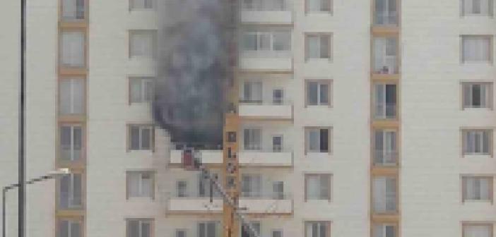 Mardin’de apartmanın 5’inci katında yangın paniği