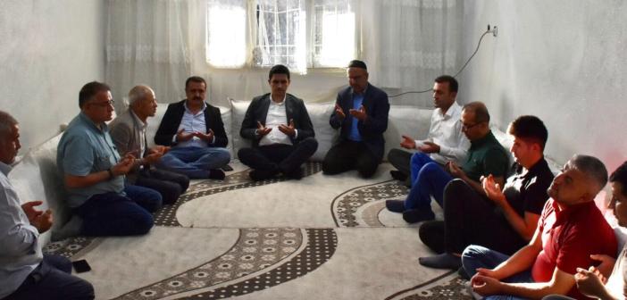 Derik Kaymakamı Çakır, feci kazada yakınlarını kaybeden vatandaşları ziyaret etti