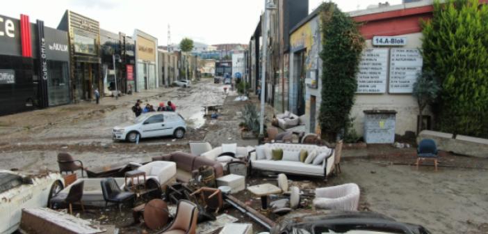 Sel sularının viraneye çevirdiği sokaklar böyle görüntülendi