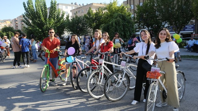 Kokoş Kadınlar Mardin’de pedal çevirmek için toplandı
