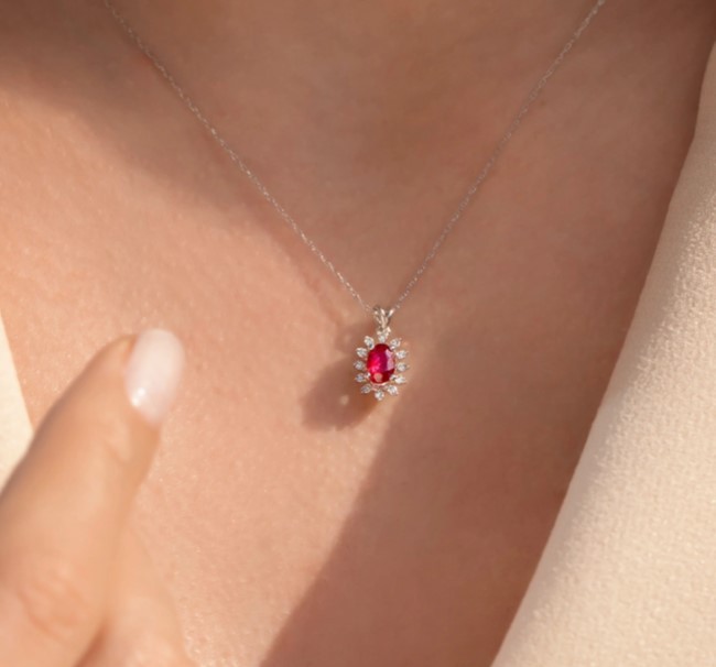 Aşkınıza Çok Yakışacak Pırlanta Yüzükler D Diamond’ın Özel Koleksiyonlarında!