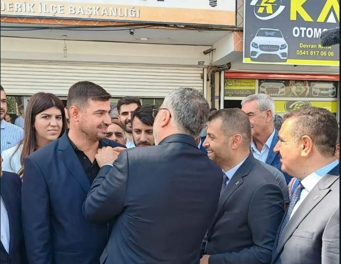 Sabah partisinden istifa etmişti  rozetini Mardinli Bakan taktı