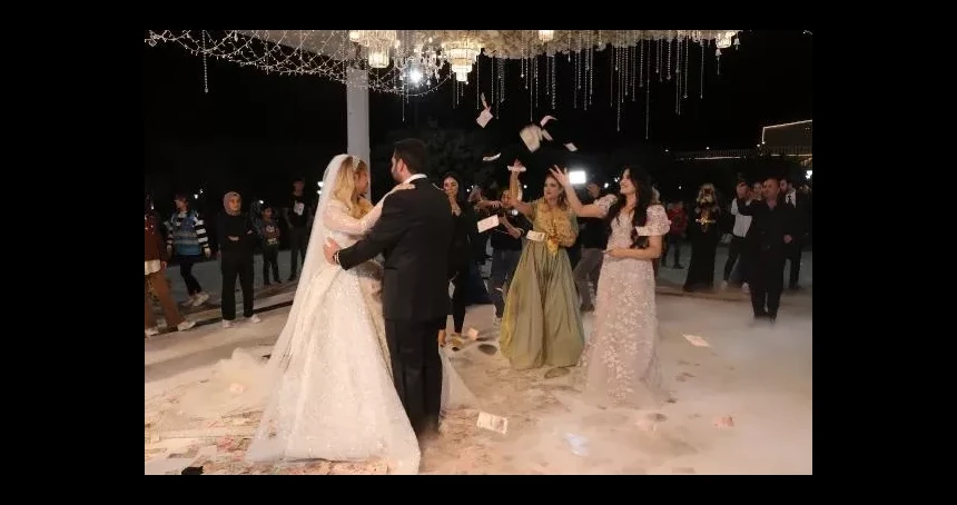 Bir aşiret düğününde daha geline kilolarca altın takıldı