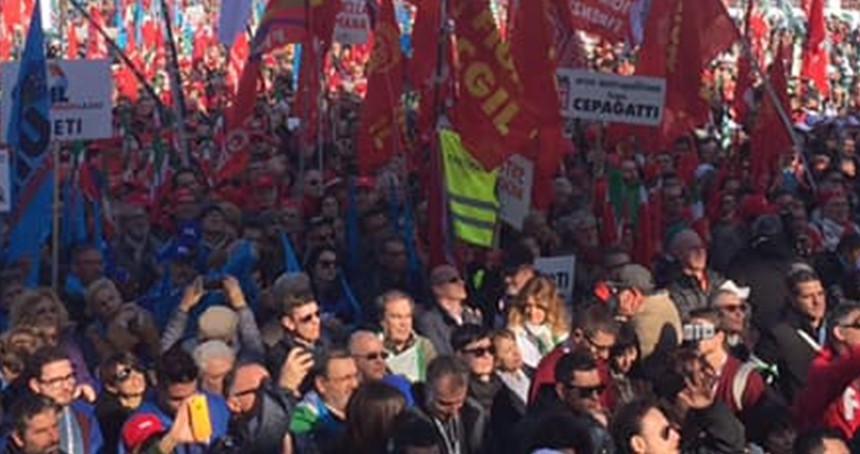 İtalya'da işçiler taleplerini hükümete duyurmak için yürüdü