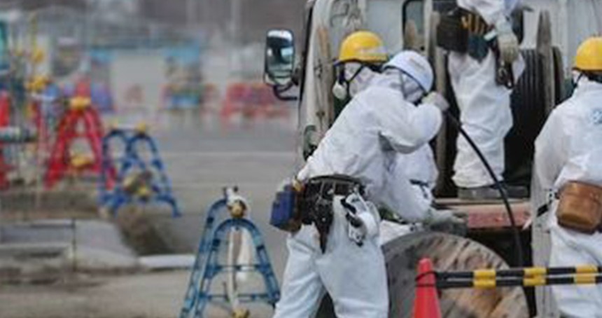 Fukuşima'da çalışan işçiler radyasyonlu suya maruz kaldı