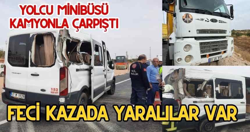 Mardin'de feci kaza! Yolcu minibüsü kamyona çarptı