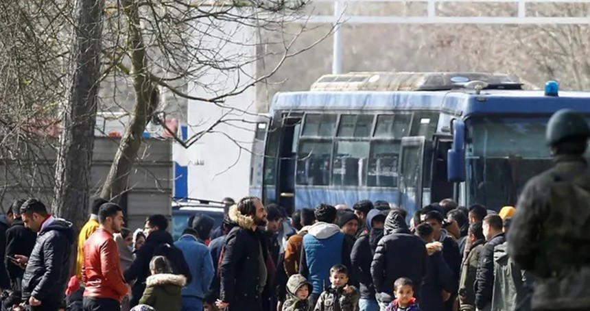 Edirne'de yasa dışı yollarla sınırı geçmeye çalışan 37 kişi yakalandı