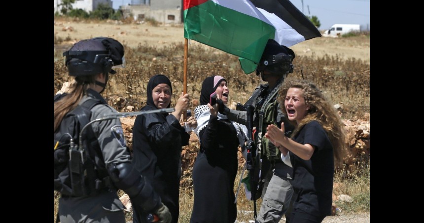 İsrail askerleri "Filistinli cesur kız" Ahid et-Temimi'yi gözaltına aldı