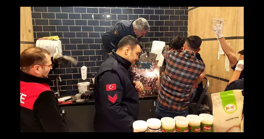 Kolunu kaptırdığı kıyma makinesiyle birlikte hastaneye kaldırıldı