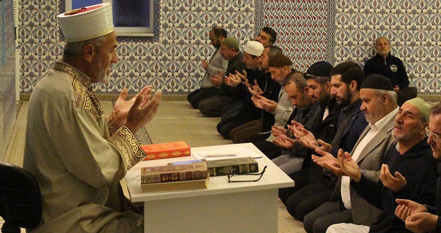 Konya'da sabah namazı sonrası dua programı düzenlendi 