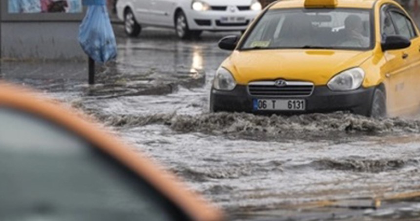 Ankara'da sağanak yağış etkili oldu