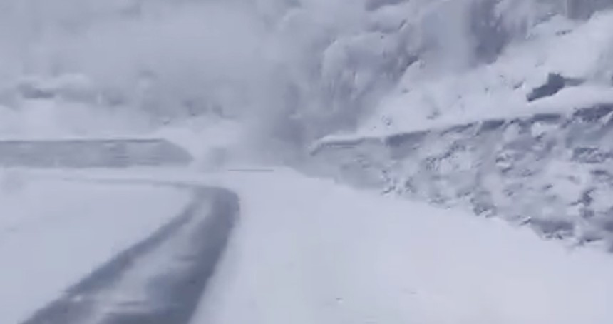 Kar nedeniyle ulaşıma kapanan 25 köy yolu açıldı