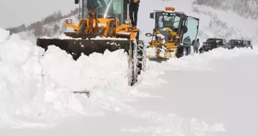 Kastamonu'da kar yağışı nedeniyle yollar kapandı