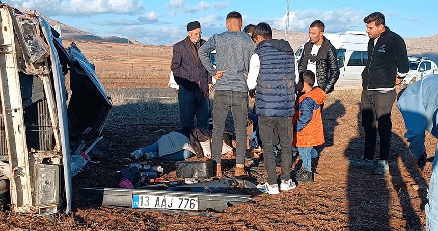 Batman'da kaza yapan otomobil hurdaya döndü: 4 yaralı