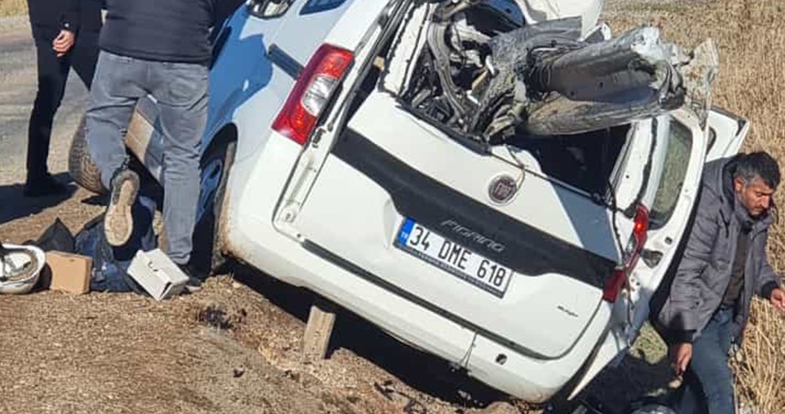 Dicle Edaş ekibi kaza yaptı: 2 yaralı