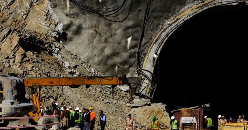 Hindistan'da tünelde mahsur 41 işçi kurtarılmayı bekliyor