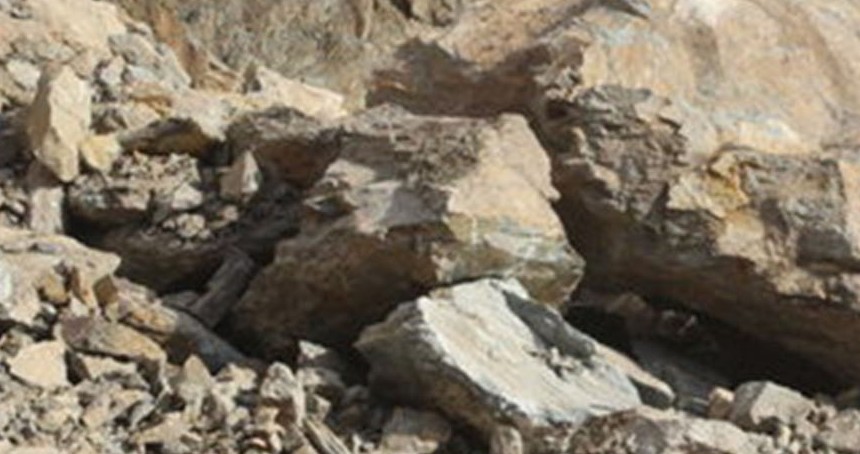 Artvin'de dev kayalar kara yoluna düştü
