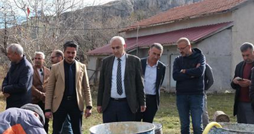 Kayısı üreticilerine ağaç hastalıkları ile ilgili uygulamalı eğitim verildi