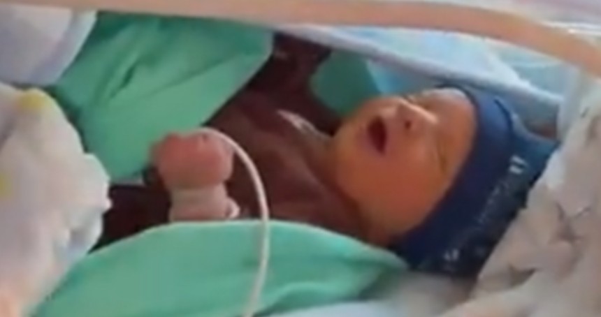 Sarılık teşhisi konulan bebek, ambulans helikopterle sevk edildi