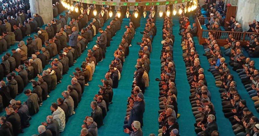 Van'da camilerde Gazze için dua edildi