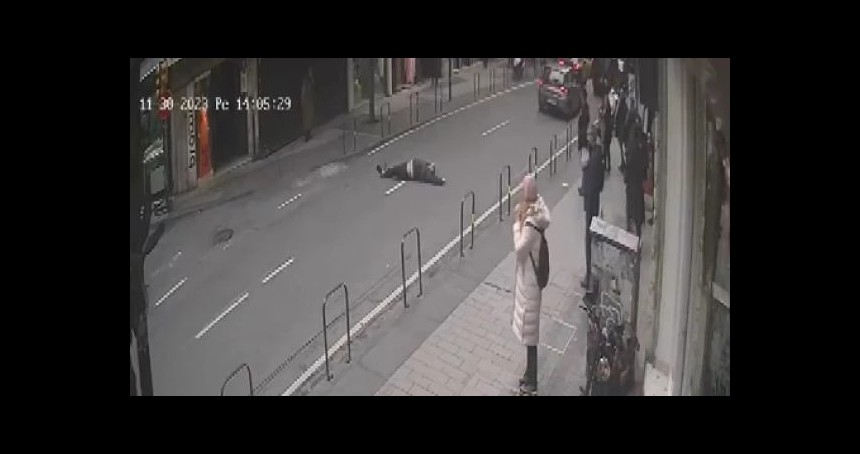Borçlusunu görünce otomobilin üzerine atladı! Kaputta süren yolculuk hastanede bitti