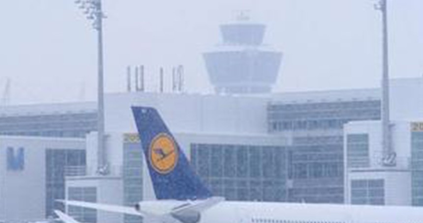 Almanya'da olumsuz hava koşulları nedeniyle uçuşlar iptal edildi
