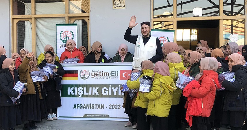 Avrupa Yetim Eli'nden Afganistan'da kışlık giyim yardımı